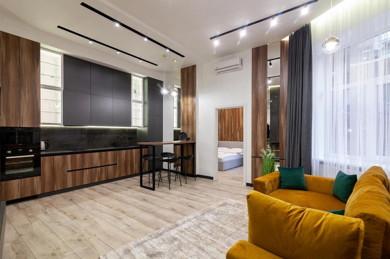 Royal Apartment On Leontovicha 7/2 ลวีฟ ภายนอก รูปภาพ